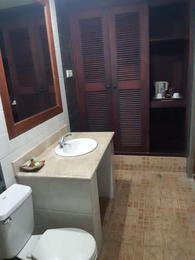 Hotel Zaitun Selaparang Lombok Buitenkant foto